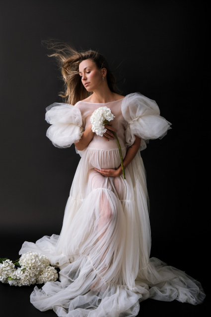 Фотосессия для беременных «В ожидании чуда» - заказать профессиональную фотосъемку от сети фотостудий Fashion Box в Барнауле – фото № 5