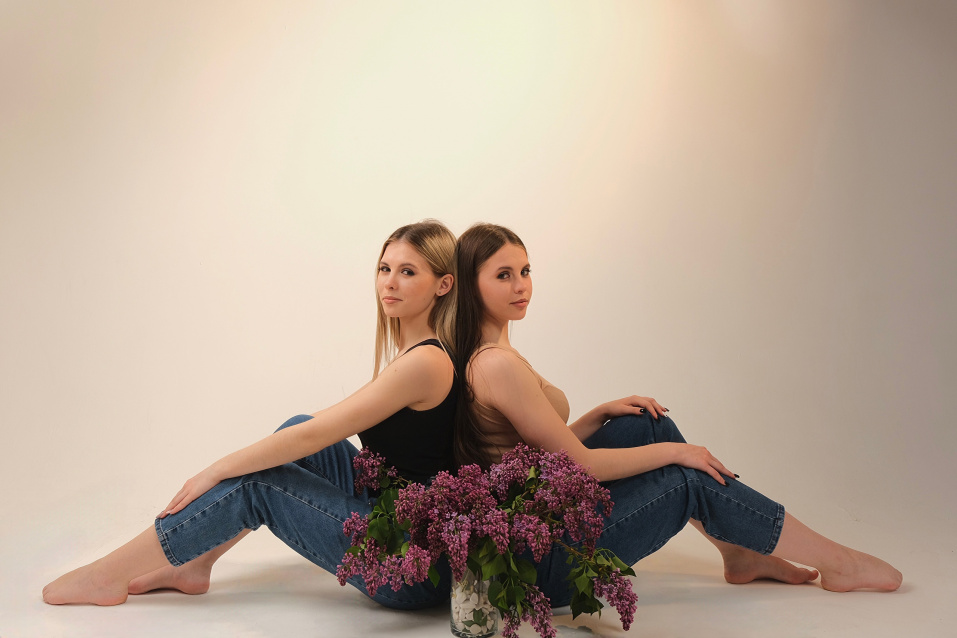 Фотосессия для двух подруг - заказать фотосъемку от сети фотостудии Fashion Box в Барнауле – фото № 19