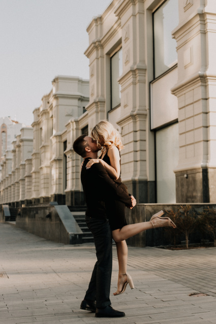 Фотосессия Love Story для пары - забронировать фотосессию в студии от сети фотостудий Fashion Box в Барнауле – фото № 12