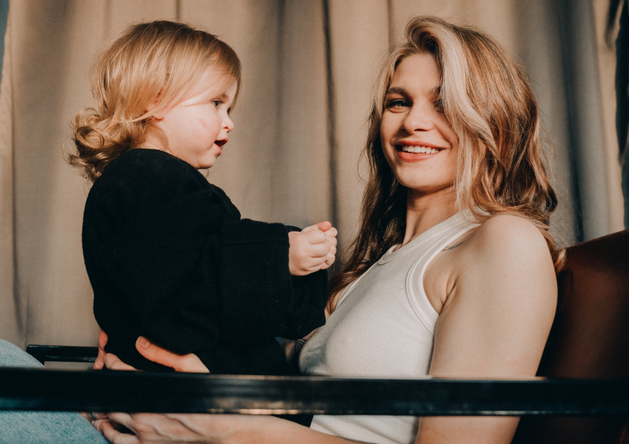 Семейная фотосессия в студии по выгодной цене от сети фотостудий Fashion Box в Барнауле – фото № 5