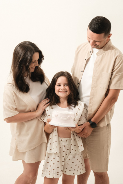 Семейная фотосессия в студии по выгодной цене от сети фотостудий Fashion Box в Барнауле – фото № 30