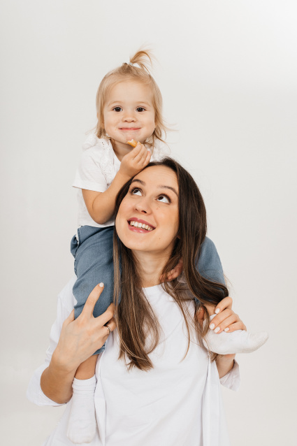 Семейная фотосессия в студии по выгодной цене от сети фотостудий Fashion Box в Барнауле – фото № 21