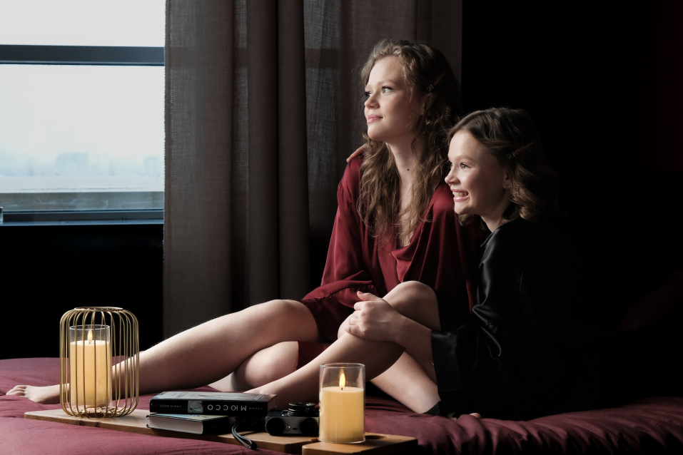 Семейная фотосессия в студии по выгодной цене от сети фотостудий Fashion Box в Барнауле – фото № 14