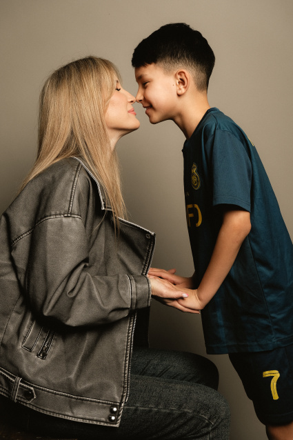 Семейная фотосессия в студии по выгодной цене от сети фотостудий Fashion Box в Барнауле – фото № 10