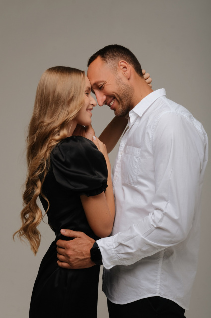 Фотосессия Love Story для пары - забронировать фотосессию в студии от сети фотостудий Fashion Box в Барнауле – фото № 15