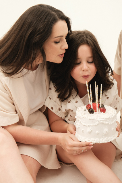 Семейная фотосессия в студии по выгодной цене от сети фотостудий Fashion Box в Барнауле – фото № 31