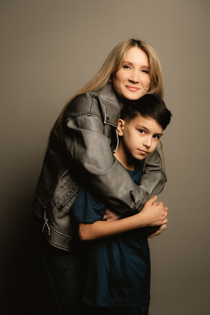 Семейная фотосессия в студии по выгодной цене от сети фотостудий Fashion Box в Барнауле – фото № 29