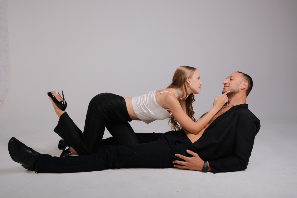 Фотосессия Love Story для пары - забронировать фотосессию в студии от сети фотостудий Fashion Box в Барнауле – фото № 16