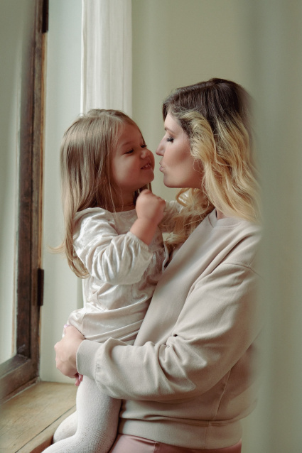 Семейная фотосессия в студии по выгодной цене от сети фотостудий Fashion Box в Барнауле – фото № 19