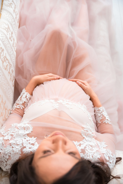 Фотосессия для беременных «В ожидании чуда» - заказать профессиональную фотосъемку от сети фотостудий Fashion Box в Барнауле – фото № 14