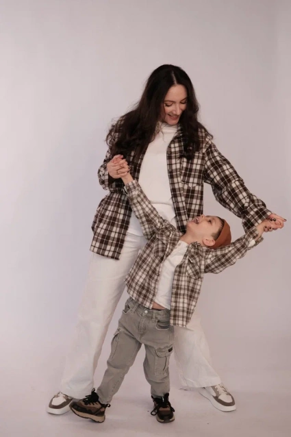 Семейная фотосессия в студии по выгодной цене от сети фотостудий Fashion Box в Барнауле – фото № 9