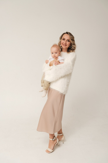 Семейная фотосессия в студии по выгодной цене от сети фотостудий Fashion Box в Барнауле – фото № 17