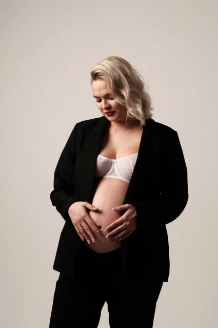 Фотосессия для беременных «В ожидании чуда» - заказать профессиональную фотосъемку от сети фотостудий Fashion Box в Барнауле – фото № 9